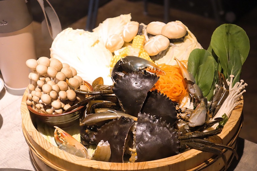 【新竹美食】山上走走｜千元吃到鹿兒島A5和牛、無菜單料理、新竹日式鍋物、活體海鮮鍋物等頂級食材