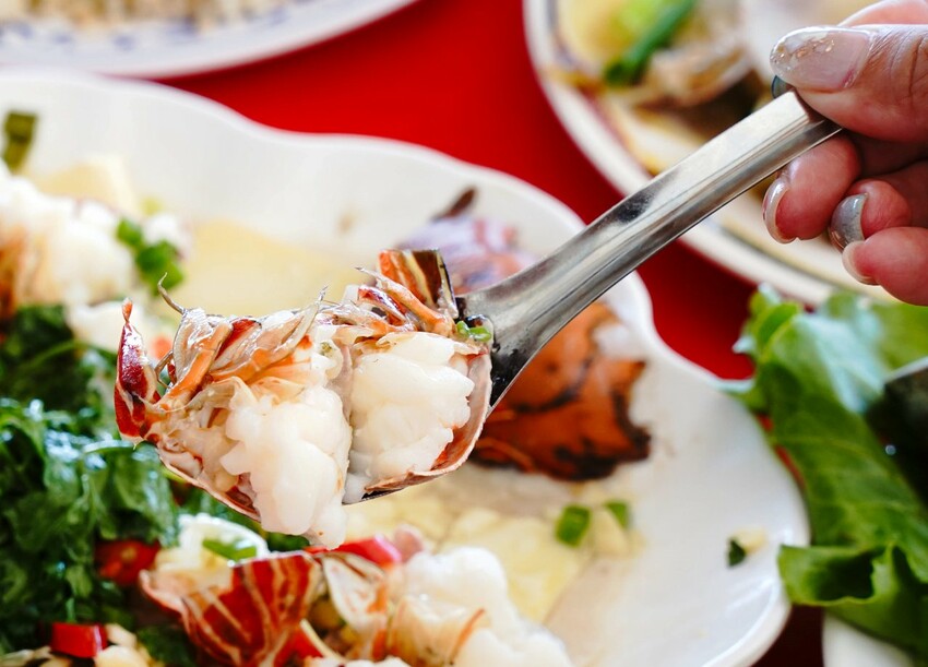 澎湖海鮮推薦| 阿挺海鮮美食，澎湖自家漁船打撈特色海鮮，品嘗當地特有海膽/紅螺/小管麵線