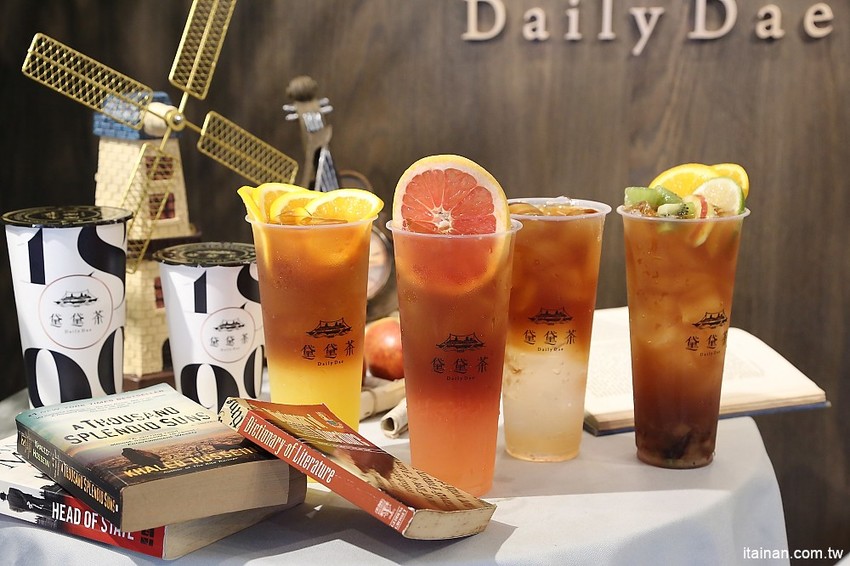 黛黛茶Daily Dae~台中精明商圈IG打卡新亮點!歐風茶飲x紅磚老洋房的紅茶時光，來個時尚奢華的貴婦下午茶吧! - 台南好Food遊