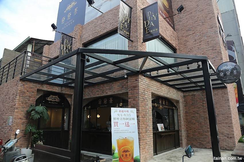 黛黛茶Daily Dae~台中精明商圈IG打卡新亮點!歐風茶飲x紅磚老洋房的紅茶時光，來個時尚奢華的貴婦下午茶吧! - 台南好Food遊
