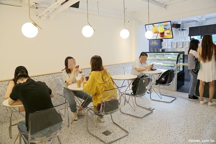 黛黛茶Daily Dae~台中精明商圈IG打卡新亮點!歐風茶飲x紅磚老洋房的紅茶時光，來個時尚奢華的貴婦下午茶吧! - 台南好Food遊