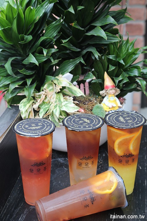 黛黛茶Daily Dae~台中精明商圈IG打卡新亮點!歐風茶飲x紅磚老洋房的紅茶時光，來個時尚奢華的貴婦下午茶吧! - 台南好Food遊