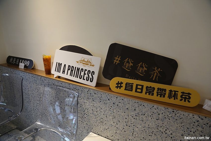 黛黛茶Daily Dae~台中精明商圈IG打卡新亮點!歐風茶飲x紅磚老洋房的紅茶時光，來個時尚奢華的貴婦下午茶吧! - 台南好Food遊