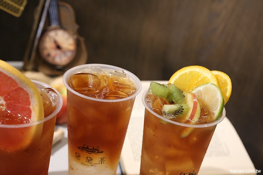 黛黛茶Daily Dae~台中精明商圈IG打卡新亮點!歐風茶飲x紅磚老洋房的紅茶時光，來個時尚奢華的貴婦下午茶吧! - 台南好Food遊