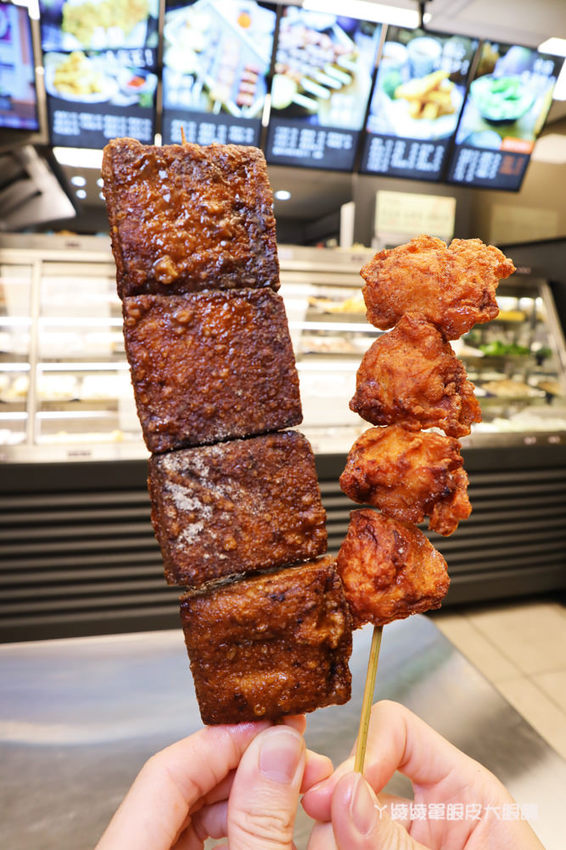 竹北鹹酥雞推薦天賜良雞!必吃超彈牙魷魚板條、三角骨、花枝炸、甜不辣紅片,新竹宵夜推薦!