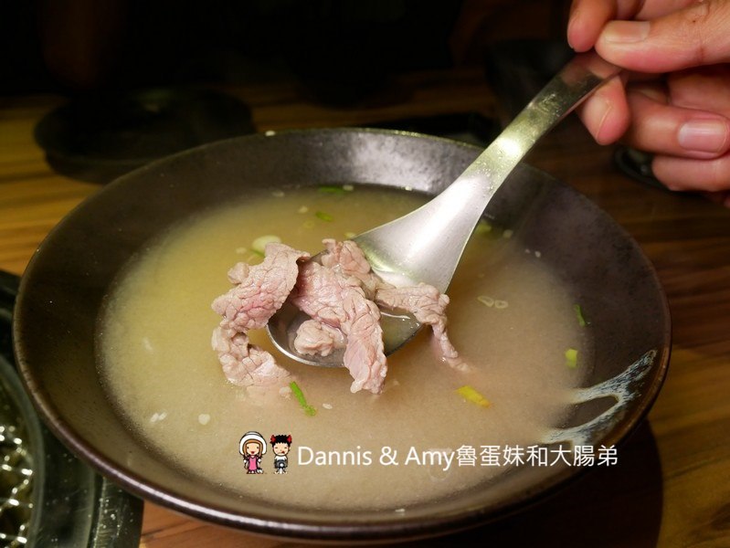 《新竹竹北燒肉餐廳》大股熟成燒肉專門-新竹竹北店。美日澳熟成和牛一次品嚐,超厚切牛舌初體驗。日本清酒自動販賣機想喝什麼自己選︱（影片）