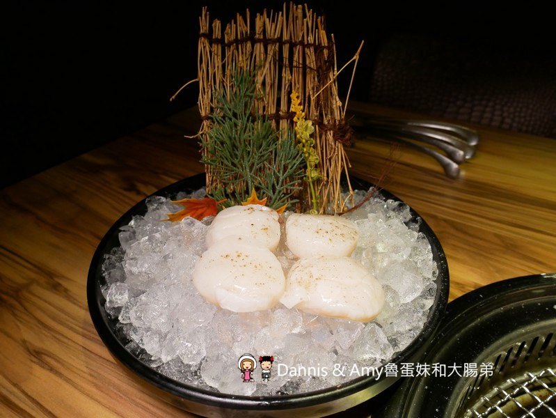 《新竹竹北燒肉餐廳》大股熟成燒肉專門-新竹竹北店。美日澳熟成和牛一次品嚐,超厚切牛舌初體驗。日本清酒自動販賣機想喝什麼自己選︱（影片）