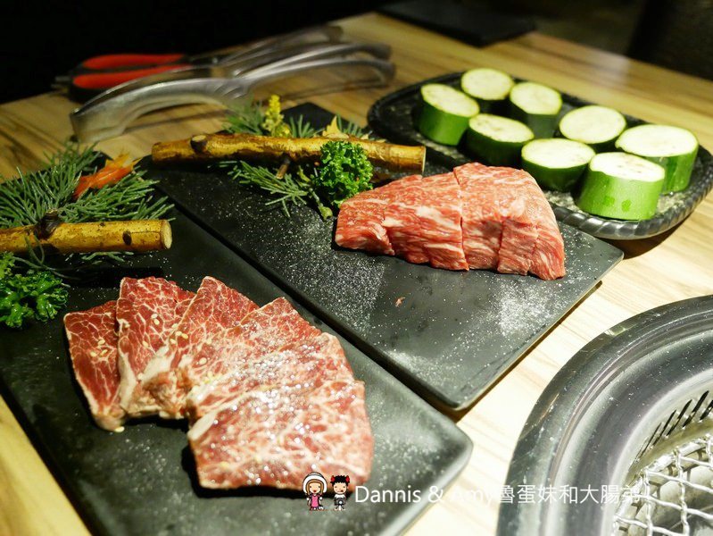 《新竹竹北燒肉餐廳》大股熟成燒肉專門-新竹竹北店。美日澳熟成和牛一次品嚐,超厚切牛舌初體驗。日本清酒自動販賣機想喝什麼自己選︱（影片）