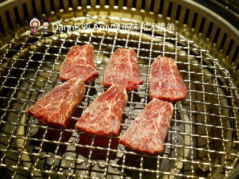 《新竹竹北燒肉餐廳》大股熟成燒肉專門-新竹竹北店。美日澳熟成和牛一次品嚐,超厚切牛舌初體驗。日本清酒自動販賣機想喝什麼自己選︱（影片）