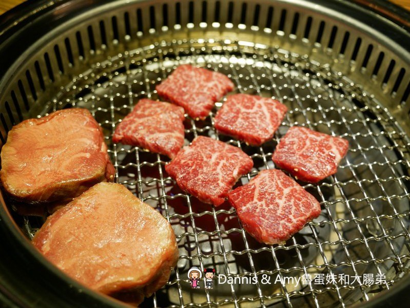 《新竹竹北燒肉餐廳》大股熟成燒肉專門-新竹竹北店。美日澳熟成和牛一次品嚐,超厚切牛舌初體驗。日本清酒自動販賣機想喝什麼自己選︱（影片）