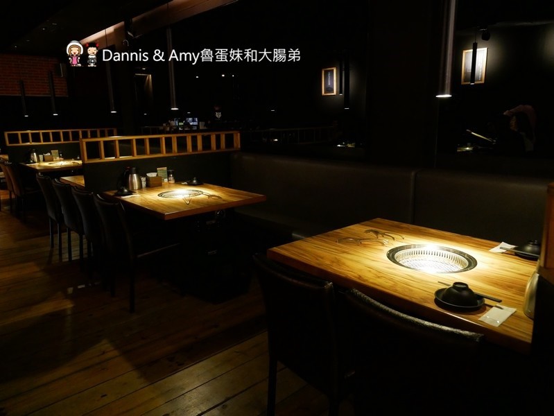 《新竹竹北燒肉餐廳》大股熟成燒肉專門-新竹竹北店。美日澳熟成和牛一次品嚐,超厚切牛舌初體驗。日本清酒自動販賣機想喝什麼自己選︱（影片）