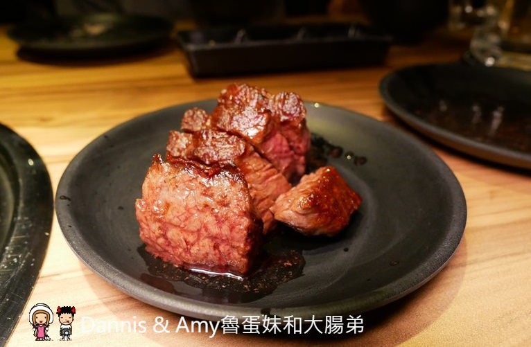 《新竹竹北燒肉餐廳》大股熟成燒肉專門-新竹竹北店。美日澳熟成和牛一次品嚐,超厚切牛舌初體驗。日本清酒自動販賣機想喝什麼自己選︱（影片）