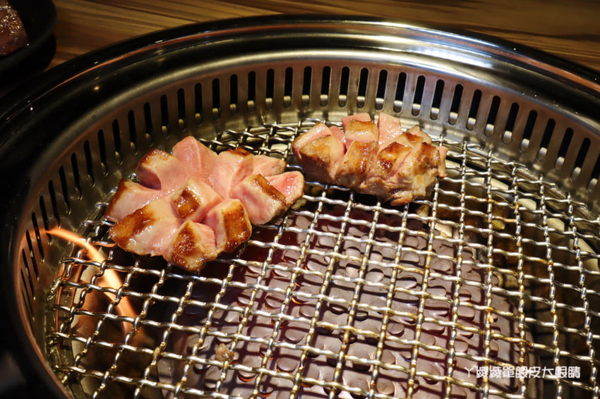 新竹燒肉推薦大股熟成燒肉專門！台中超人氣燒烤店來竹北，全台唯一清酒販賣機，專人代烤、必吃超厚切牛舌