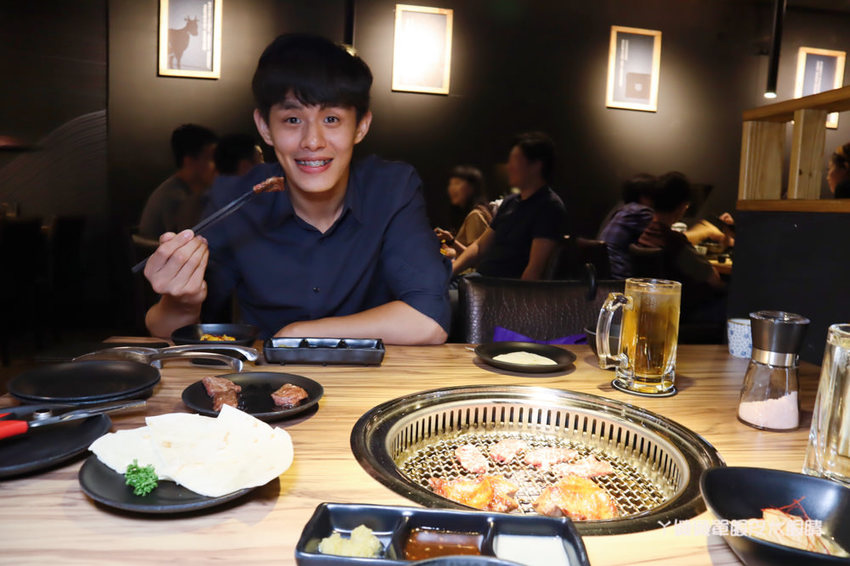 新竹燒肉推薦大股熟成燒肉專門!台中超人氣燒烤店來竹北,全台唯一清酒販賣機,專人代烤、必吃超厚切牛舌