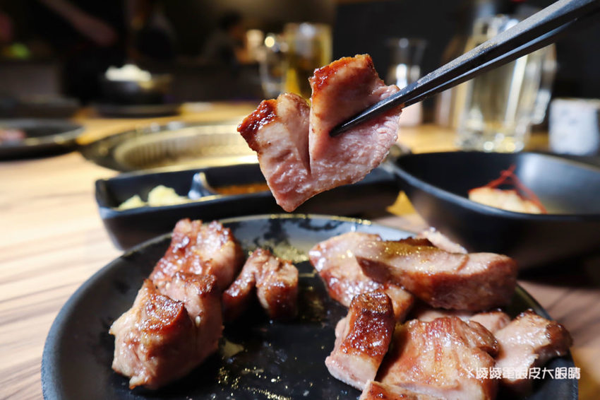 新竹燒肉推薦大股熟成燒肉專門!台中超人氣燒烤店來竹北,全台唯一清酒販賣機,專人代烤、必吃超厚切牛舌