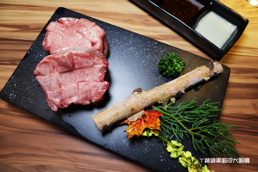新竹燒肉推薦大股熟成燒肉專門！台中超人氣燒烤店來竹北，全台唯一清酒販賣機，專人代烤、必吃超厚切牛舌