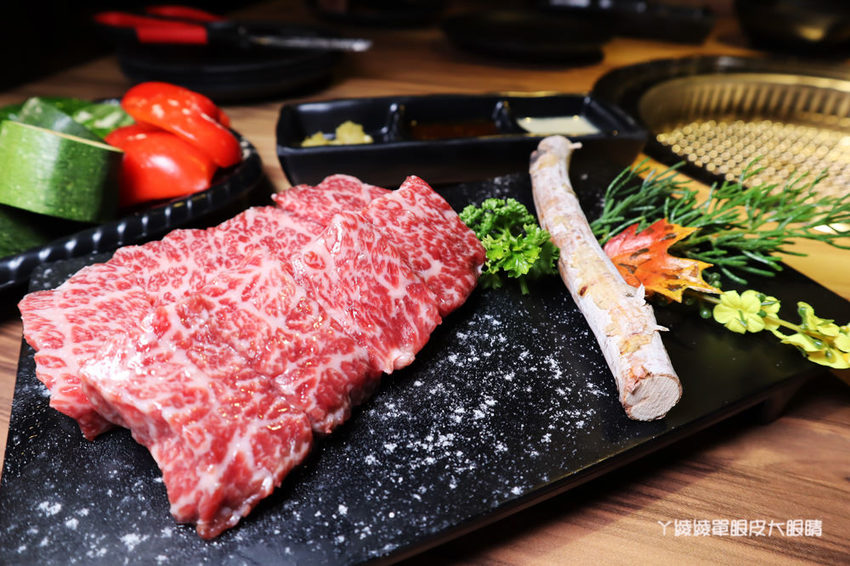 新竹燒肉推薦大股熟成燒肉專門!台中超人氣燒烤店來竹北,全台唯一清酒販賣機,專人代烤、必吃超厚切牛舌