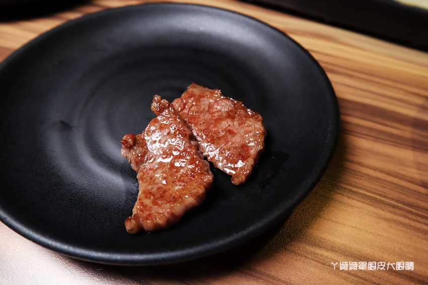 新竹燒肉推薦大股熟成燒肉專門!台中超人氣燒烤店來竹北,全台唯一清酒販賣機,專人代烤、必吃超厚切牛舌