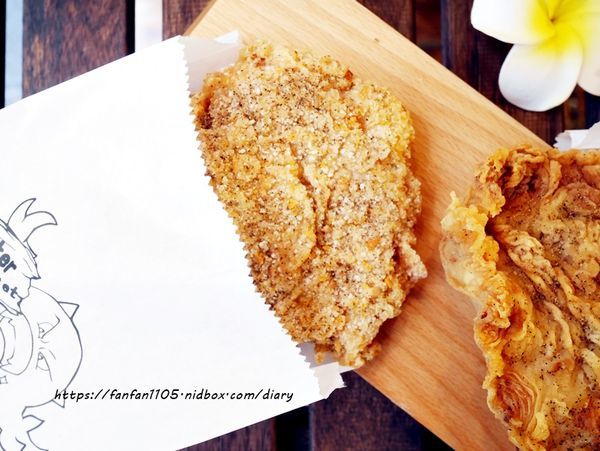 【台北雞排】怪獸小雞排 #麻香紅雞排 #蒜香黃雞排 #炸物 #士林美食 #士林夜市 (10).JPG