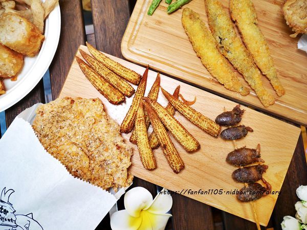 【台北雞排】怪獸小雞排 #麻香紅雞排 #蒜香黃雞排 #炸物 #士林美食 #士林夜市 (15).JPG