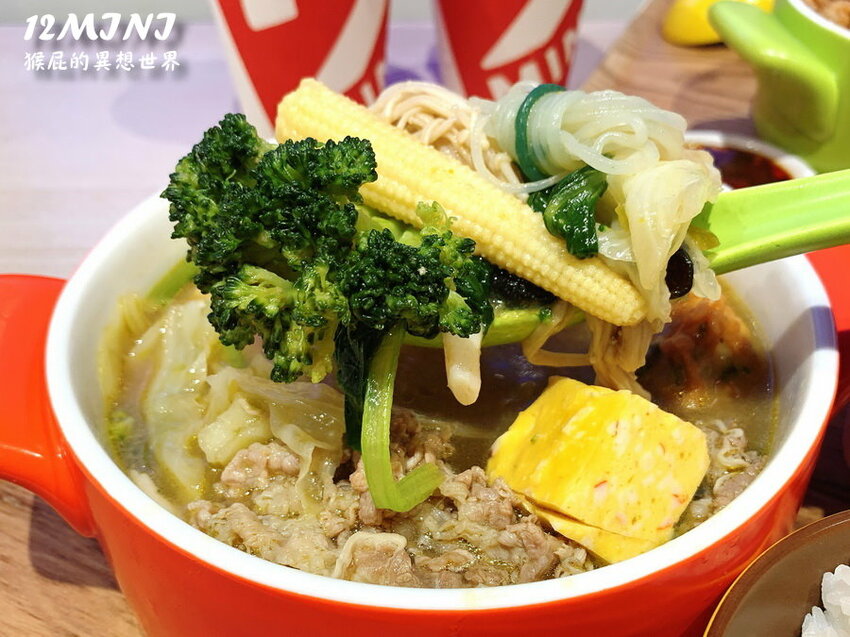 王品旗下平價火鍋!新品剝皮辣椒鍋湯頭超讚!臭豆腐真的好臭!一個人也能吃火鍋!