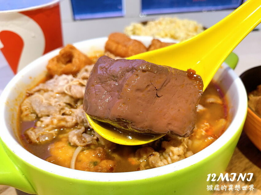 王品旗下平價火鍋!新品剝皮辣椒鍋湯頭超讚!臭豆腐真的好臭!一個人也能吃火鍋!