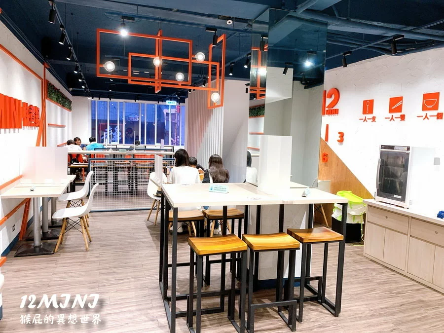 王品旗下平價火鍋！新品剝皮辣椒鍋湯頭超讚！臭豆腐真的好臭！一個人也能吃火鍋！