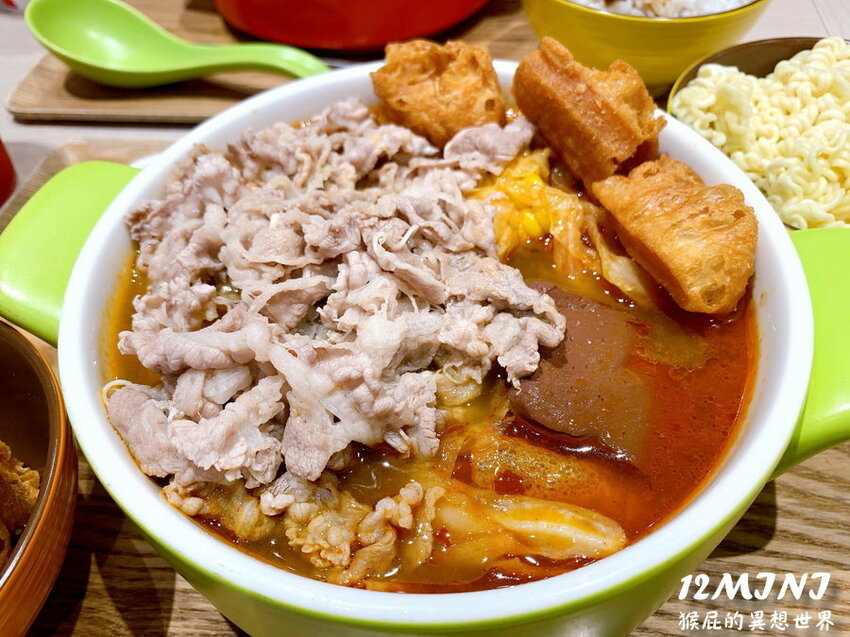 王品旗下平價火鍋!新品剝皮辣椒鍋湯頭超讚!臭豆腐真的好臭!一個人也能吃火鍋!