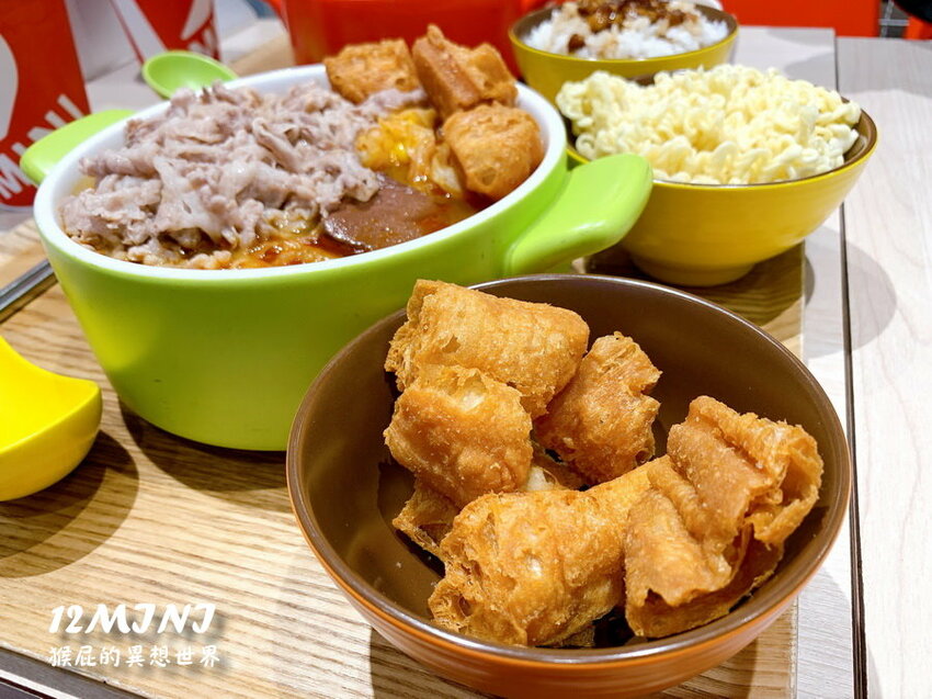 王品旗下平價火鍋!新品剝皮辣椒鍋湯頭超讚!臭豆腐真的好臭!一個人也能吃火鍋!