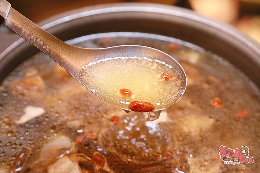 別再路過了！八十年日式老宅內的特色風味料理，天天都有專人駐唱：留香居海鮮燒烤音樂餐廳 - 熱血玩台南。跳躍新世界