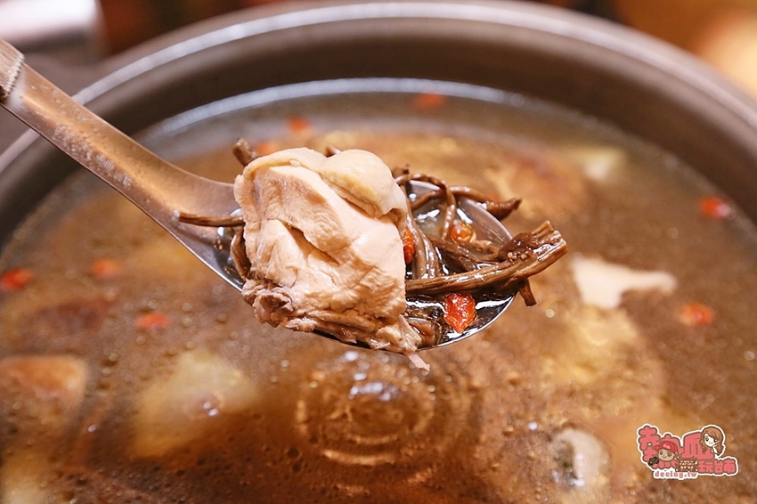 別再路過了！八十年日式老宅內的特色風味料理，天天都有專人駐唱：留香居海鮮燒烤音樂餐廳 - 熱血玩台南。跳躍新世界