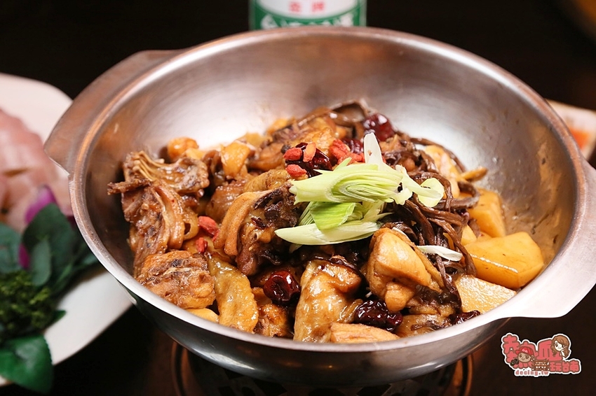 別再路過了！八十年日式老宅內的特色風味料理，天天都有專人駐唱：留香居海鮮燒烤音樂餐廳 - 熱血玩台南。跳躍新世界