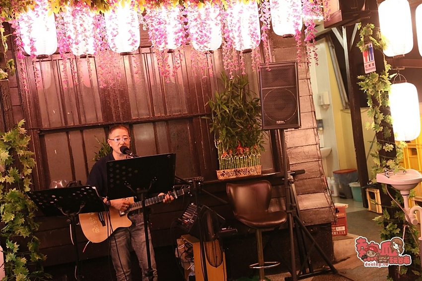 別再路過了！八十年日式老宅內的特色風味料理，天天都有專人駐唱：留香居海鮮燒烤音樂餐廳 - 熱血玩台南。跳躍新世界