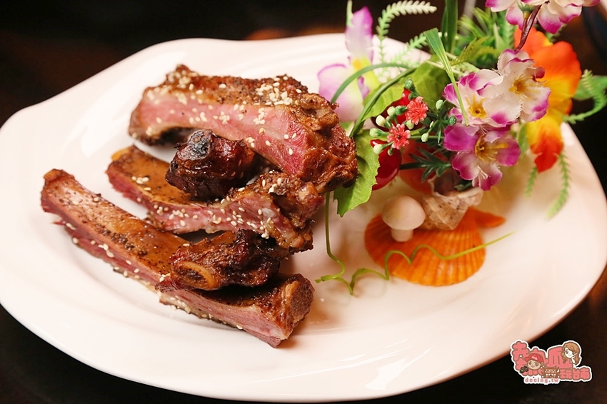 別再路過了！八十年日式老宅內的特色風味料理，天天都有專人駐唱：留香居海鮮燒烤音樂餐廳 - 熱血玩台南。跳躍新世界