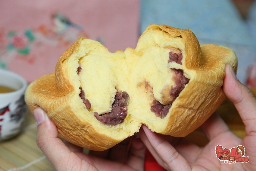 【台南麵包】對不起真的要限量！超大顆金元寶讓你吃到跳起來：鳥麵包 - 熱血玩台南。跳躍新世界