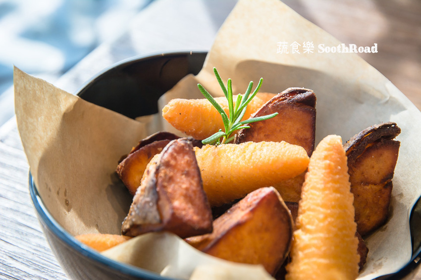 |台南美食|蔬食樂河畔店SoothRoad,安平下午茶推薦,精緻蔬食沙拉、手作蛋糕、披薩 - 阿婷的旅行札記。