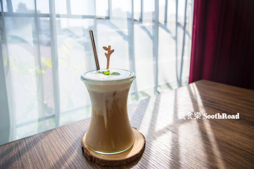 |台南美食|蔬食樂河畔店SoothRoad,安平下午茶推薦,精緻蔬食沙拉、手作蛋糕、披薩 - 阿婷的旅行札記。