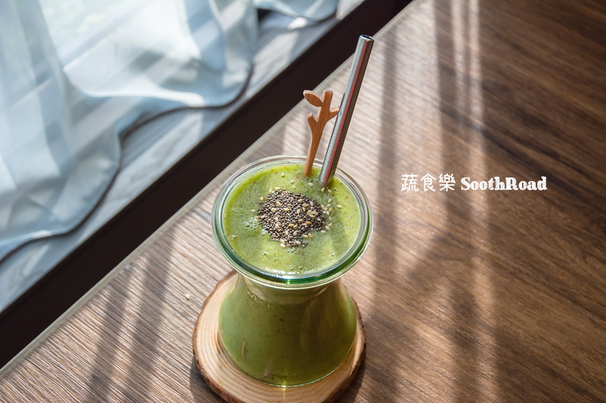 |台南美食|蔬食樂河畔店SoothRoad,安平下午茶推薦,精緻蔬食沙拉、手作蛋糕、披薩 - 阿婷的旅行札記。