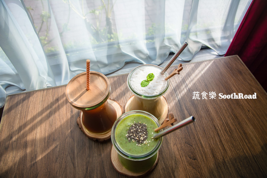 |台南美食|蔬食樂河畔店SoothRoad,安平下午茶推薦,精緻蔬食沙拉、手作蛋糕、披薩 - 阿婷的旅行札記。