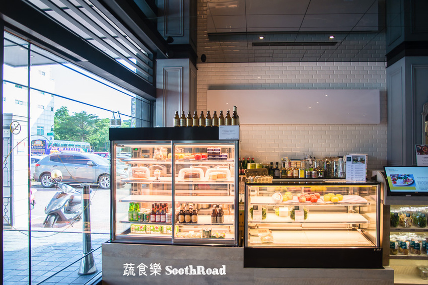 |台南美食|蔬食樂河畔店SoothRoad,安平下午茶推薦,精緻蔬食沙拉、手作蛋糕、披薩 - 阿婷的旅行札記。