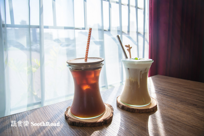 |台南美食|蔬食樂河畔店SoothRoad,安平下午茶推薦,精緻蔬食沙拉、手作蛋糕、披薩 - 阿婷的旅行札記。