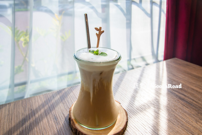 |台南美食|蔬食樂河畔店SoothRoad,安平下午茶推薦,精緻蔬食沙拉、手作蛋糕、披薩 - 阿婷的旅行札記。