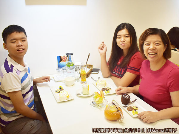 絆-kizuna洋菓子31-眉開眼笑的母女子.JPG