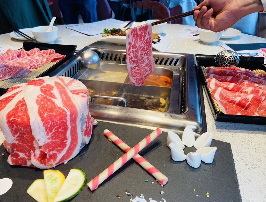 粉紅控看過來!新加坡時尚網美火鍋,粉紅夢幻泡泡爆棚的美滋鍋/網美餐廳/信義區美食/台北火鍋推薦