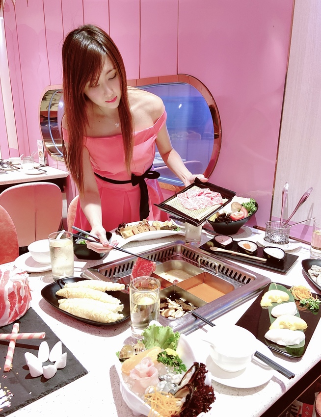 粉紅控看過來!新加坡時尚網美火鍋,粉紅夢幻泡泡爆棚的美滋鍋/網美餐廳/信義區美食/台北火鍋推薦