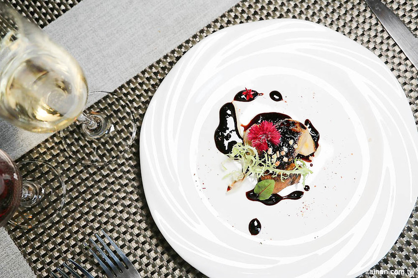 沐丰法式料理~道道驚喜的暖心料理加上親民價格,結合法式料理與東方藝術元素,有溫度的質感法式餐廳! - 台南好Food遊