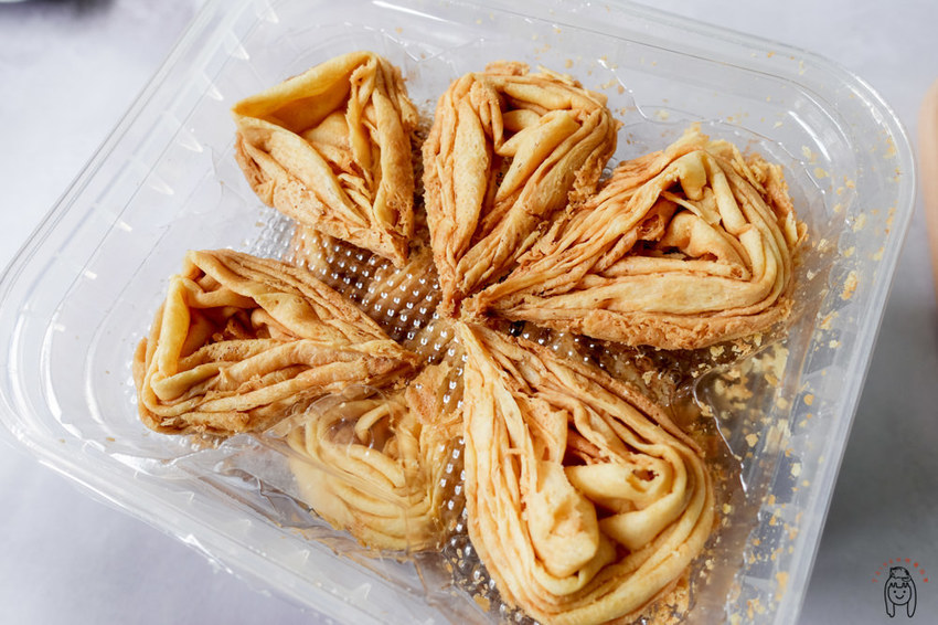 團購宅配美食 「熊本家」的水滴型千層蛋捲,有兩種口味,適合送禮或當下午茶點心。 - 丁Dingの吃貨日常