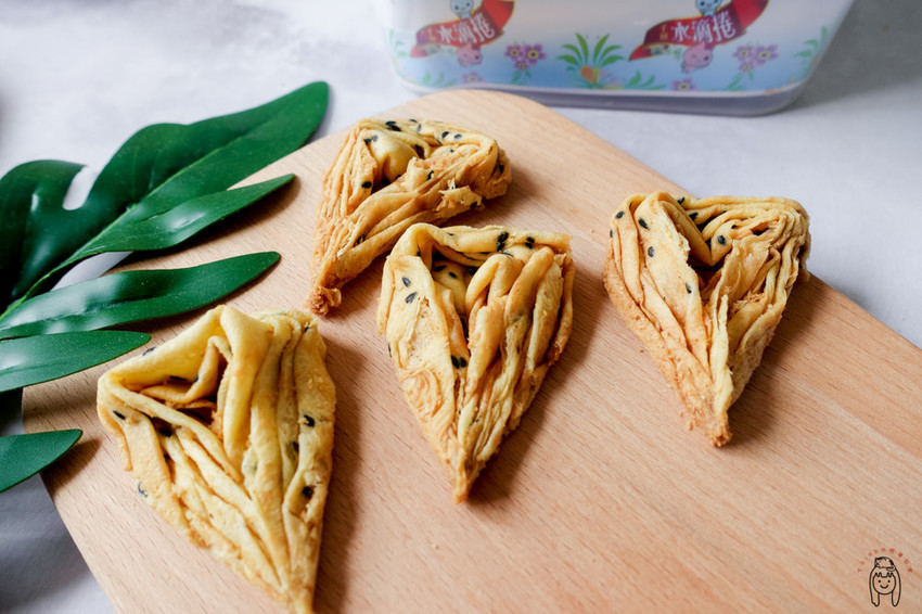 團購宅配美食 「熊本家」的水滴型千層蛋捲,有兩種口味,適合送禮或當下午茶點心。 - 丁Dingの吃貨日常