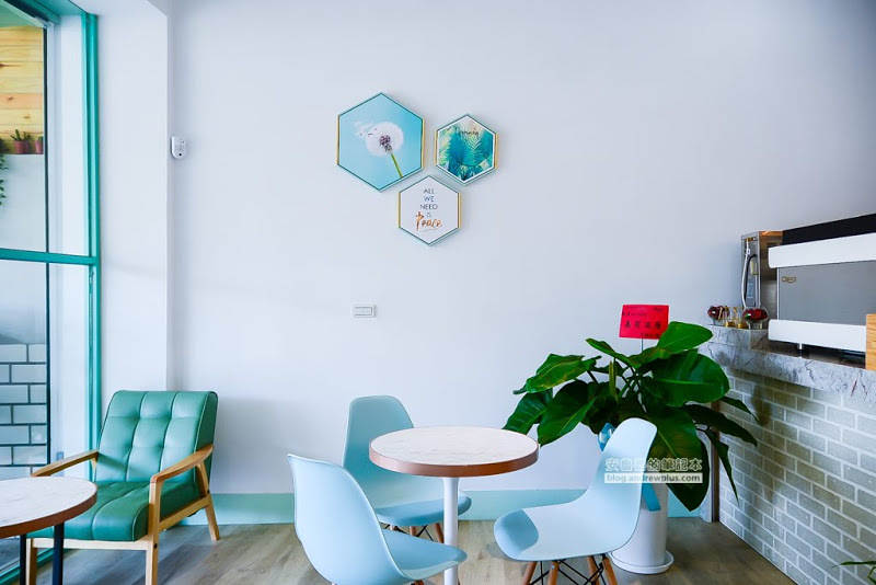 晨禔 kitchen-酥炸軟殼蟹漢堡和滿嘴黑墨魚義大利麵