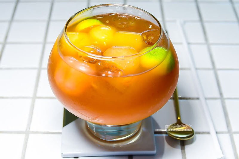 晨禔 kitchen-酥炸軟殼蟹漢堡和滿嘴黑墨魚義大利麵